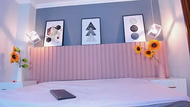 Snapshot of mia_fox_1 chatting on 04/13/26, 12:21 mia fox 1 online show from 04/13/26, 12:21