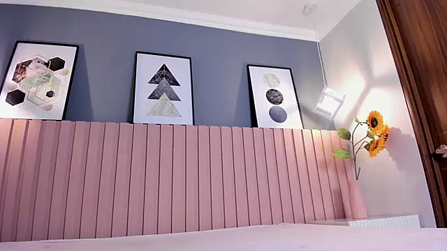 Snapshot of mia_fox_1 chatting on 04/16/26, 12:17 mia fox 1 online show from 04/16/26, 12:17