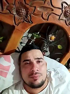 Snapshot of franDuxxx chatting on 04/10/26, 02:28 franDuxxx online show from 04/10/26, 02:28