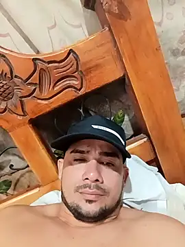 Snapshot of franDuxxx chatting on 04/10/26, 06:23 franDuxxx online show from 04/10/26, 06:23