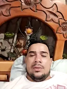 Snapshot of franDuxxx chatting on 04/12/26, 12:43 franDuxxx online show from 04/12/26, 12:43