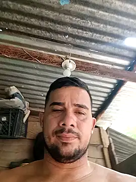 Snapshot of franDuxxx chatting on 04/15/26, 05:42 franDuxxx online show from 04/15/26, 05:42