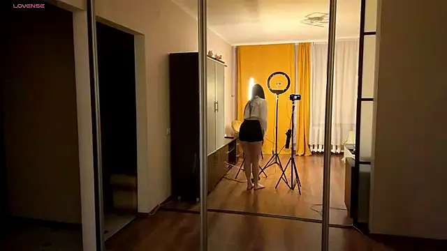 Snapshot of peachlunee chatting on 04/11/26, 03:22 peachlunee online show from 04/11/26, 03:22