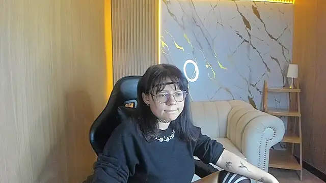 Snapshot of Amara_tf chatting on 04/15/26, 04:08 Amara tf online show from 04/15/26, 04:08