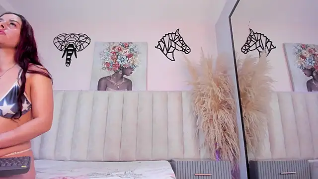 Snapshot of Anniee_collins_ chatting on 04/15/26, 12:12 Anniee collins online show from 04/15/26, 12:12