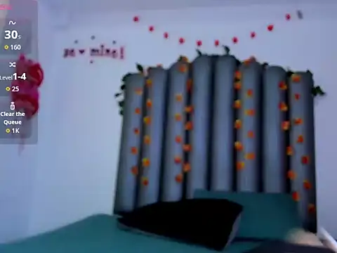 Carolinaa-03 online show from 04/13/26, 08:14