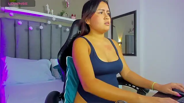 aitana moon  online show from 04/12/26, 02:16