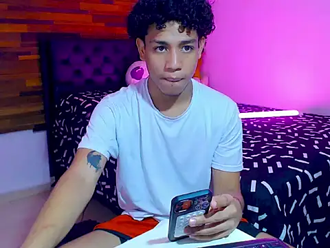 aarom  online show from 04/14/26, 01:11