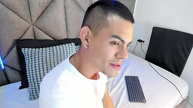 RomeoBoselli   online show from 04/10/26, 07:40