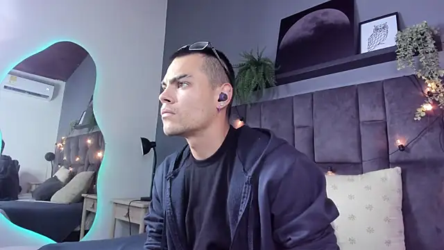 RomeoBoselli   online show from 04/14/26, 07:42