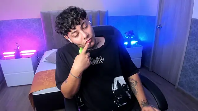 DAMON SALVATTORE online show from 04/15/26, 03:35