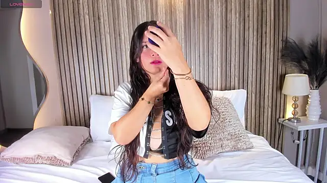 Snapshot of NicolSantos chatting on 04/15/26, 11:39 NicolSantos online show from 04/15/26, 11:39