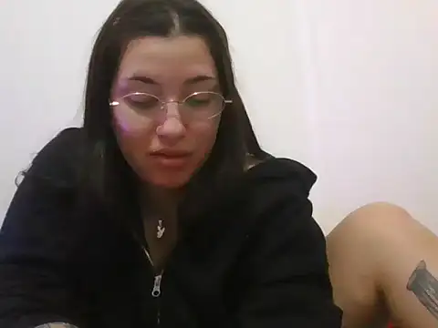 Snapshot of cherryxxox chatting on 04/17/26, 01:52 cherryxxox online show from 04/17/26, 01:52