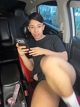 Snapshot of Noah-ledom chatting on 04/10/26, 11:26 Noah-ledom online show from 04/10/26, 11:26