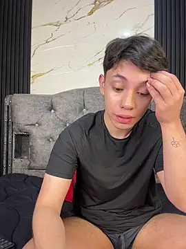 Snapshot of Noah-ledom chatting on 04/15/26, 11:50 Noah-ledom online show from 04/15/26, 11:50