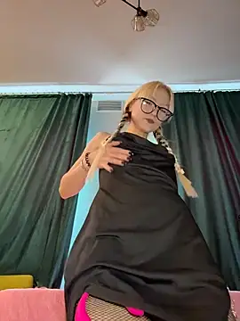 DriveThruKittens online show from 04/09/26, 08:42