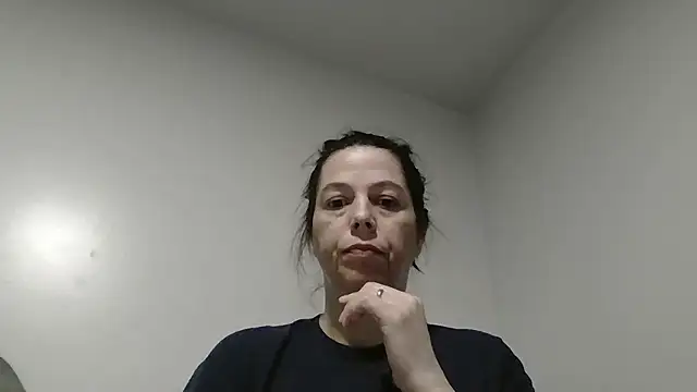 Snapshot of lily1982 chatting on 05/04/26, 04:36 lily1982 online show from 05/04/26, 04:36