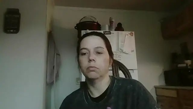 Snapshot of lily1982 chatting on 05/05/26, 08:06 lily1982 online show from 05/05/26, 08:06