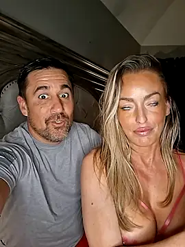 Snapshot of Farrah_Fantasy chatting on 04/14/26, 01:44 Farrah Fantasy online show from 04/14/26, 01:44