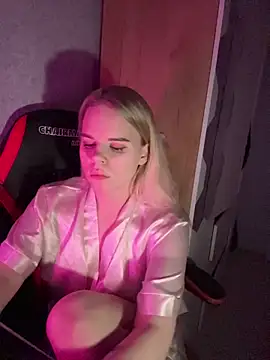 VioletEcho online show from 04/11/26, 08:46