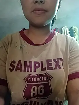 Snapshot of ross001 chatting on 04/09/26, 06:19 ross001 online show from 04/09/26, 06:19