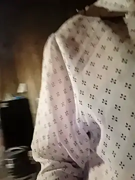 Snapshot of ross001 chatting on 04/10/26, 01:49 ross001 online show from 04/10/26, 01:49