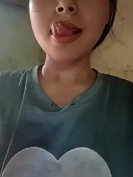 Snapshot of ross001 chatting on 04/14/26, 08:42 ross001 online show from 04/14/26, 08:42