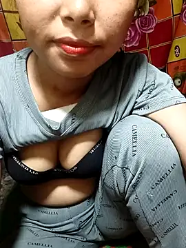 Snapshot of ross001 chatting on 04/14/26, 09:32 ross001 online show from 04/14/26, 09:32