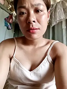 mia0033 online show from 04/14/26, 08:31