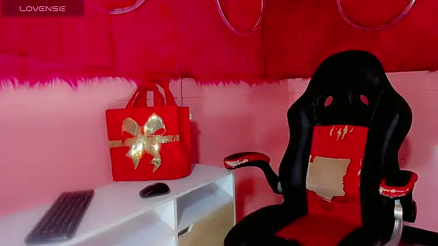 Mia dasilva  online show from 04/14/26, 07:20