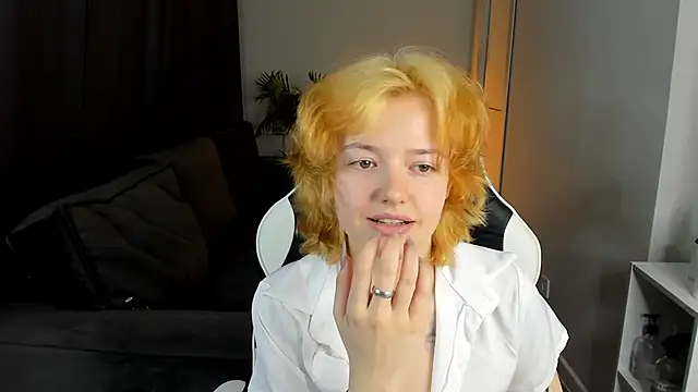 Star Bee online show from 04/15/26, 08:43