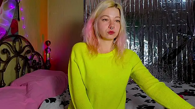 Snapshot of Sansarella chatting on 09/26/25, 04:00 Sansarella online show from 09/26/25, 04:00