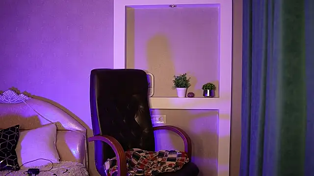 LilElfies online show from 04/18/26, 07:40