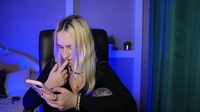 LilElfies online show from 04/18/26, 07:58