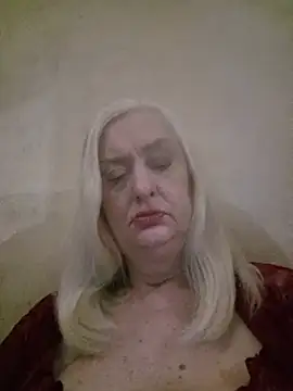 Julia20X online show from 06/17/26, 02:18