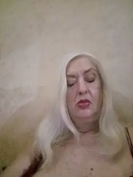 Julia20X online show from 07/04/26, 09:15