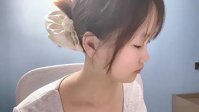 Xiaoqing00 online show from 04/25/26, 02:03