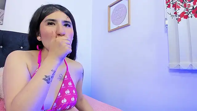 Snapshot of Fourbidden_Desires chatting on 04/16/26, 02:40 Fourbidden Desires online show from 04/16/26, 02:40