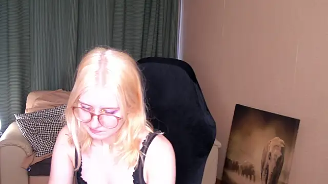 Lily Spark  online show from 06/02/26, 01:07