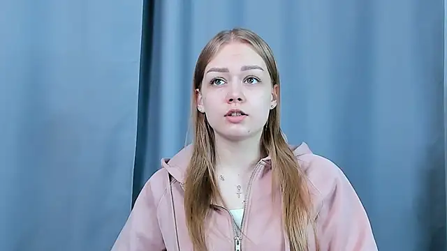 Snapshot of DianneBribiesca chatting on 04/15/26, 10:33 DianneBribiesca online show from 04/15/26, 10:33