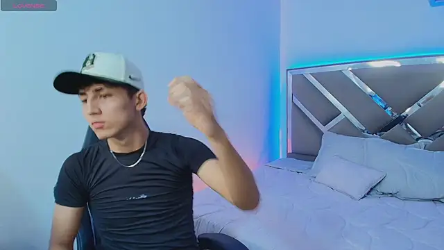 Valentino Rey online show from 04/15/26, 12:01