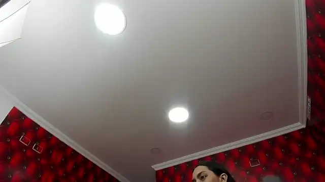 Kiara Skinny online show from 04/12/26, 04:28