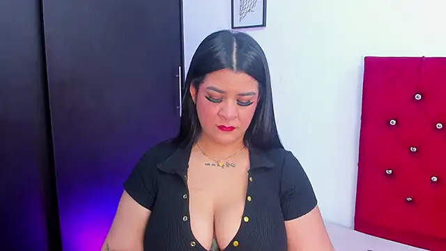 Snapshot of Katty_West chatting on 04/15/26, 07:32 Katty West online show from 04/15/26, 07:32