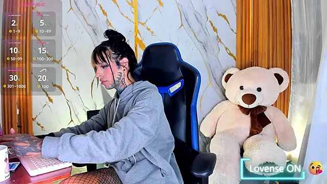 Snapshot of Dafne_kee chatting on 04/11/26, 03:33 Dafne kee online show from 04/11/26, 03:33