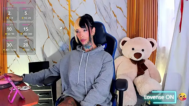 Snapshot of Dafne_kee chatting on 04/11/26, 12:53 Dafne kee online show from 04/11/26, 12:53