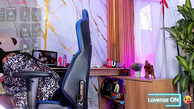 Snapshot of Dafne_kee chatting on 04/15/26, 12:45 Dafne kee online show from 04/15/26, 12:45