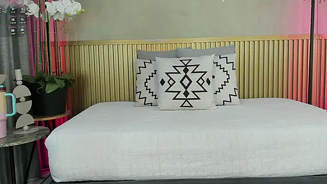 Layla Banks online show from 04/15/26, 07:32