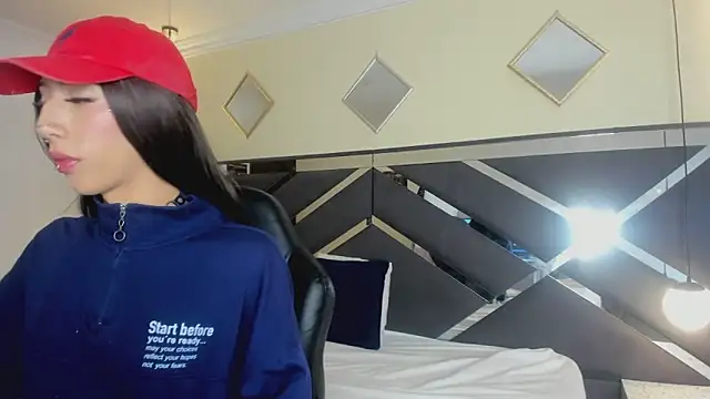 Kittie Vixen online show from 04/11/26, 07:18