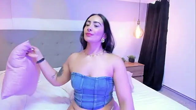 AmaraValenti online show from 04/16/26, 10:56