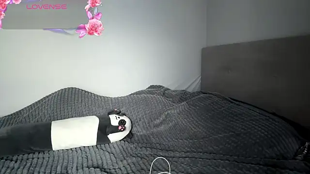 Snapshot of Thyeiysyla chatting on 04/11/26, 02:16 Thyeiysyla online show from 04/11/26, 02:16